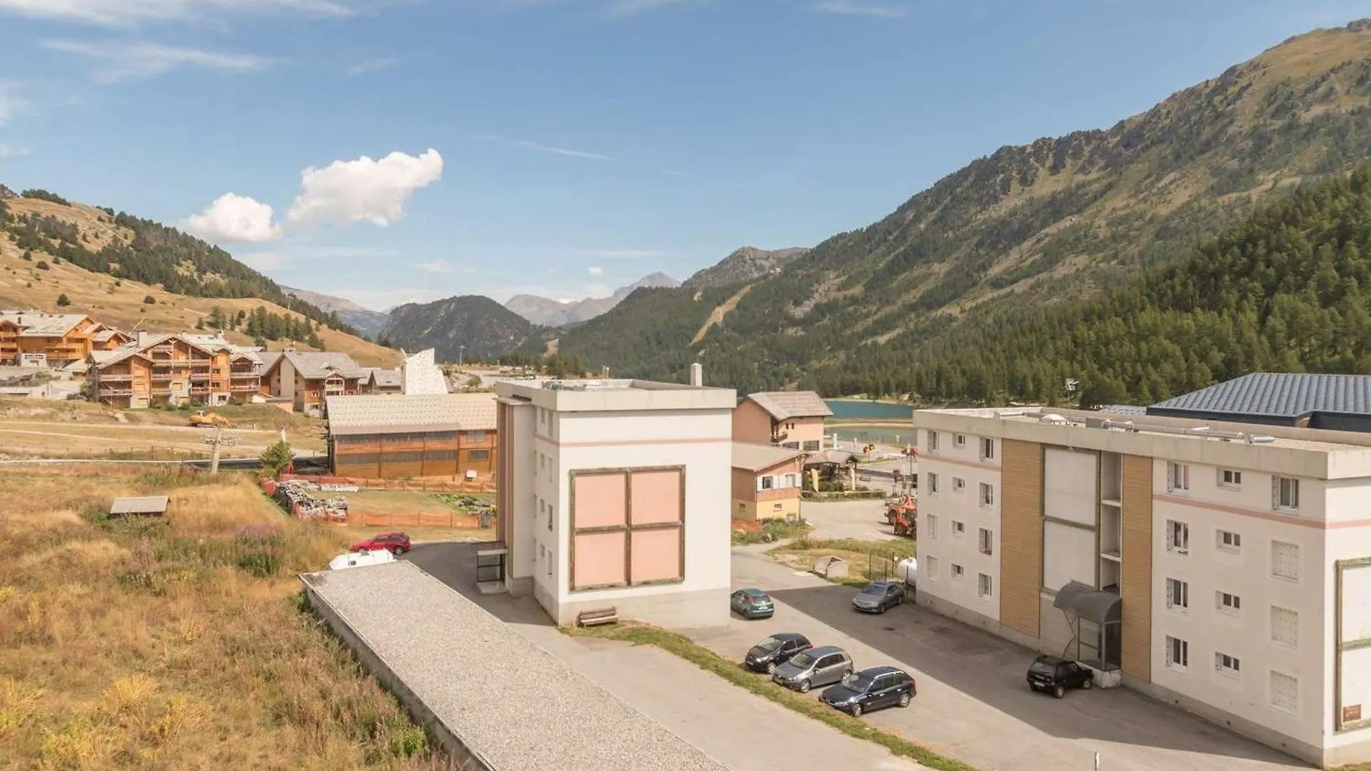 Apartment Appartement Montgenevre: 6 Pers, 2 Ch + Coin Montagne, Balcon, Parking, Prox Commerces - Fr-1-330D-56